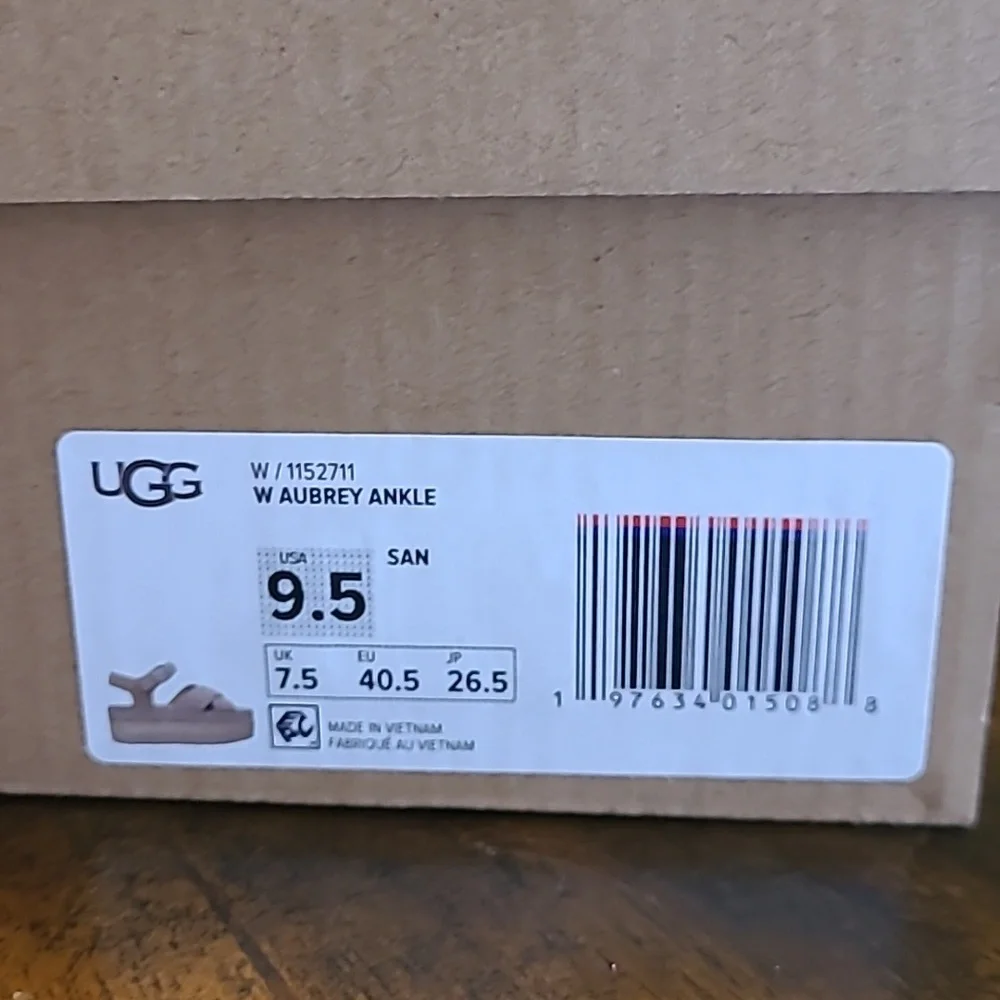 UGG Aubrey Platform sandals